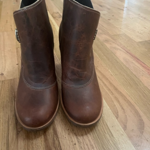 Timberland Heeled Ankle Booties Size 7 Brand New (no box) - Picture 2 of 6